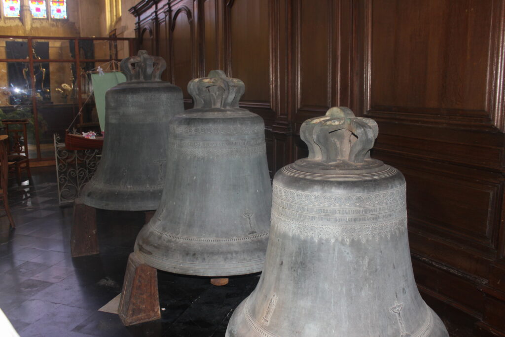 2014 VISITE DU BEFFROI cloches(8)