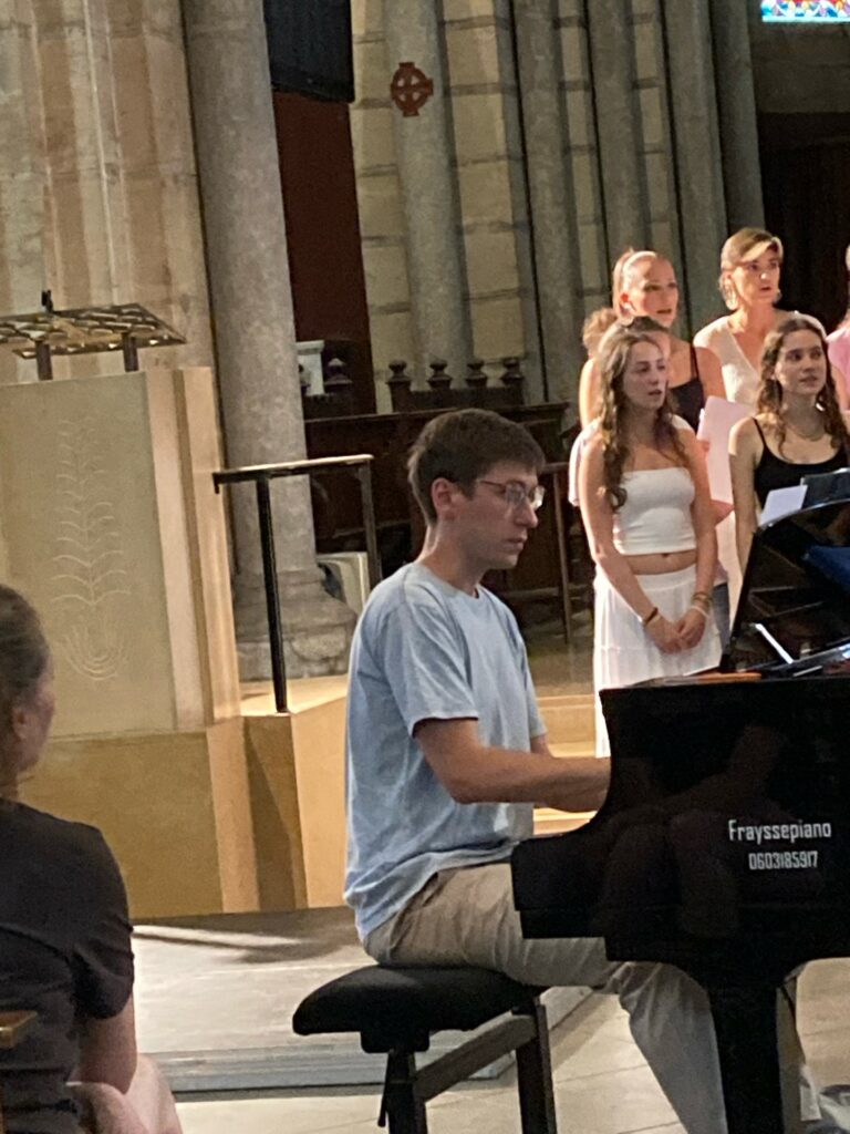 20250801130029_caroleallaire_2be211e706_AE9310C54B494C71ADE6D5CEE1F690DC_9416_1440x1920