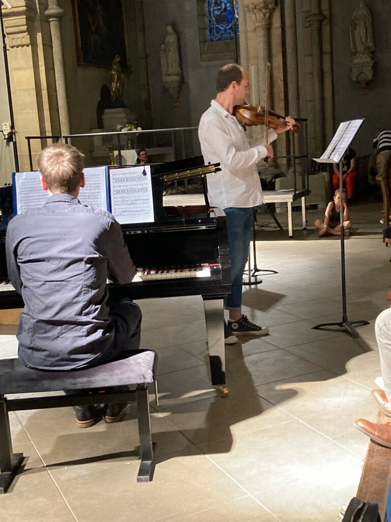 20250801191115_caroleallaire_2be211e706_AE9310C54B494C71ADE6D5CEE1F690DC_1f80_1440x1920